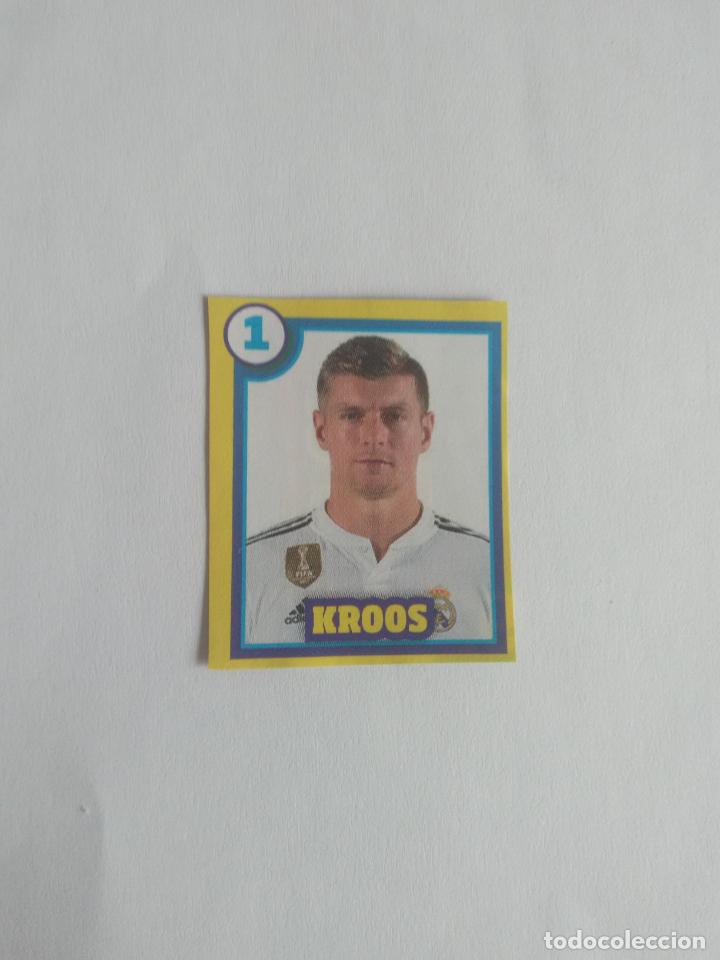 Coleccionismo deportivo: MINI RECORTE DE PRENSA A COLOR REVISTA TONI KROOS REAL MADRID, MIDE 2,8 X 3,3 CM