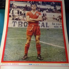 Coleccionismo deportivo: POSTER CARTEL LÁMINA JUGADOR SEVILLA FÚTBOL CLUB 1969 - 1972. JUGADOR BONI. 32X23CM. Lote 363311470