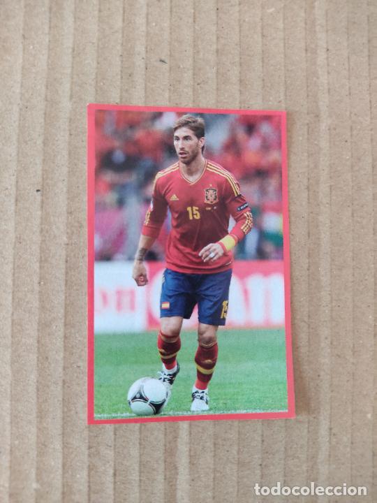 Coleccionismo deportivo: SERGIO RAMOS ESPA&Ntilde;A SELECCION ESPA&Ntilde;OLA RECORTE PRENSA REVISTA JUGON FUTBOL MIDE 5,4 X 8,3 CM