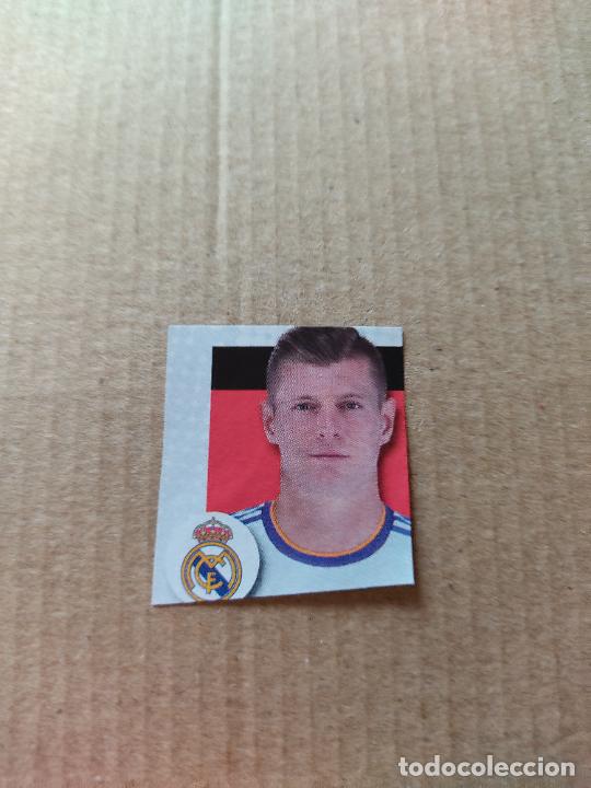 Coleccionismo deportivo: TONI KROOS REAL MADRID RECORTE PRENSA REVISTA JUG&Oacute;N MIDE UNOS 3,2 X 3,5 CM