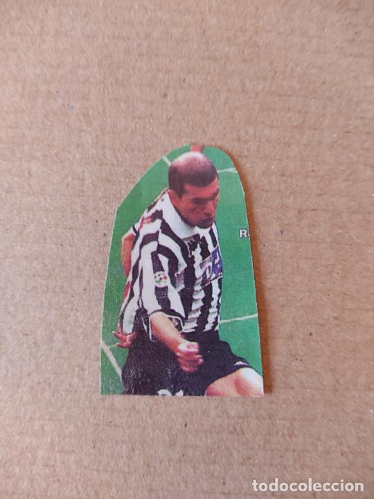 Coleccionismo deportivo: ZINEDINE ZIDANE JUVENTUS TURIN RECORTE PRENSA A COLOR A&Ntilde;OS 90 MIDE 3 X 5,2 CM
