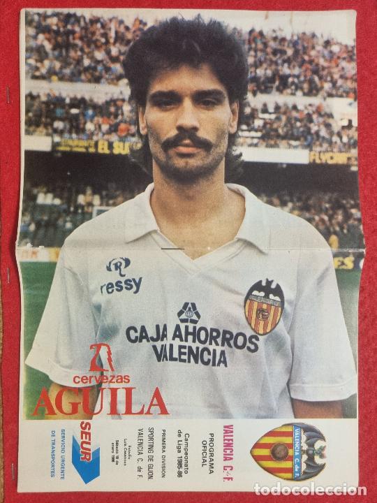 Collectionnisme sportif: PROGRAMA FUTBOL VALENCIA CF SPORTING DE GIJON 1986 JUGADOR SANCHEZ TORRES ORIGINAL PR1