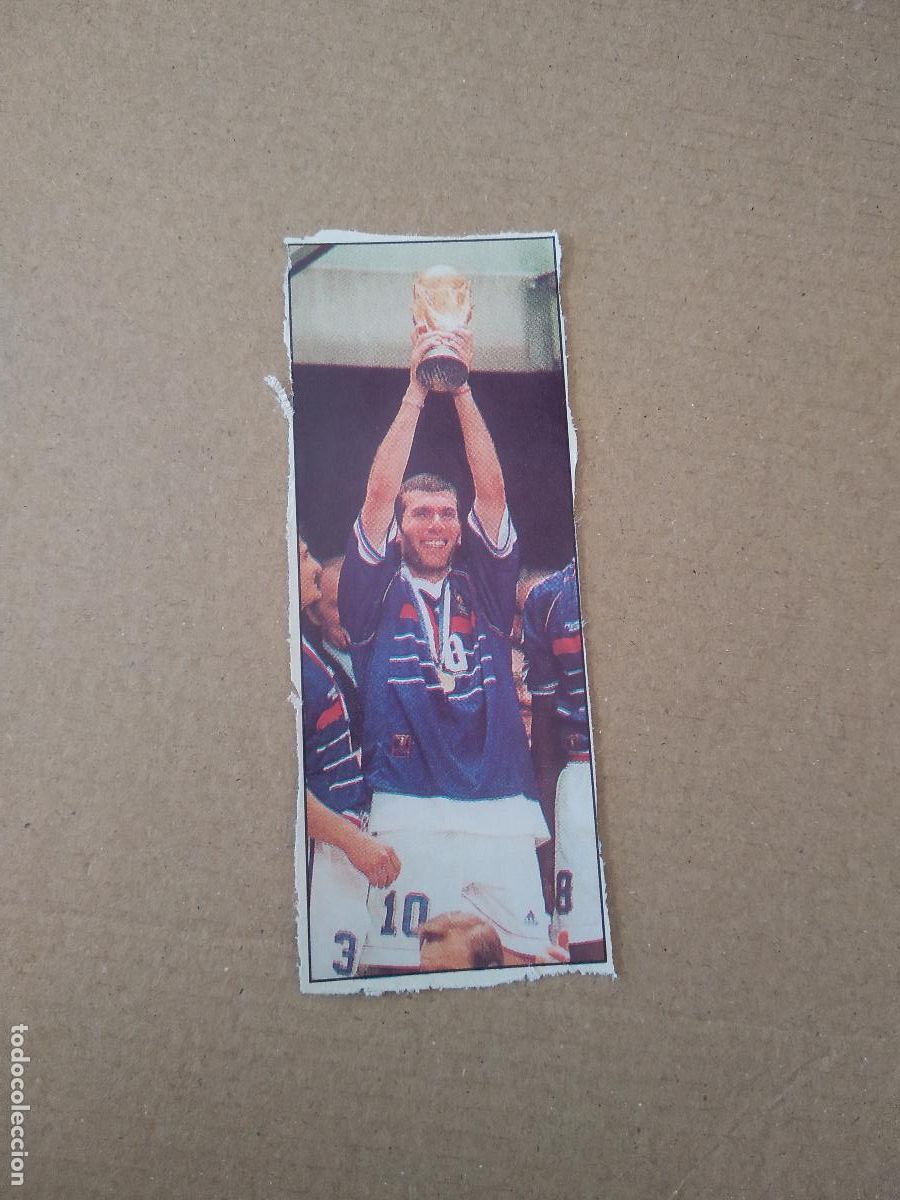 Coleccionismo deportivo: ANTIGUO RECORTE DE DIARIO PERIODICO ZIDANE FRANCIA COPA DEL MUNDO MIDE 11,2CM X 4,4CM
