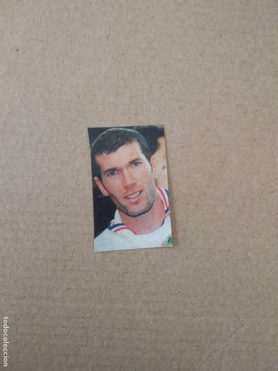 Coleccionismo deportivo: ANTIGUO RECORTE DE DIARIO PERIODICO ZIDANE FRANCIA MIDE 2,9CM X 4,7CM