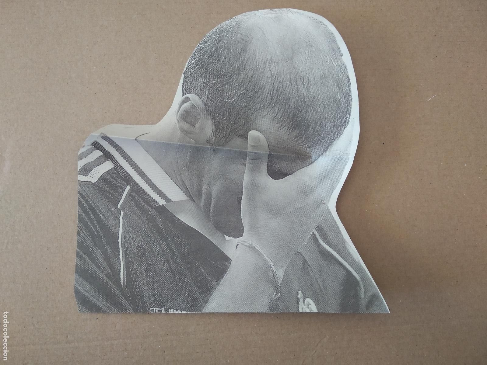 Coleccionismo deportivo: ANTIGUO RECORTE DE DIARIO PERIODICO ZIDANE MIDE 15,8CM X 16,7CM