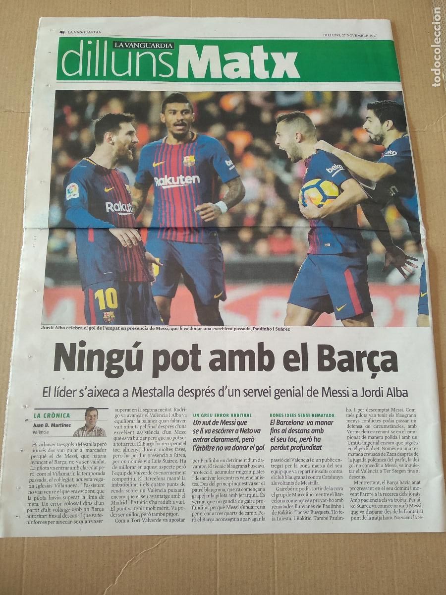 Coleccionismo deportivo: HOJA DIARIO LA VANGUARDIA 2017 MESSI PAULINHO JORDI ALBA LUIS SUAREZ BARCELONA