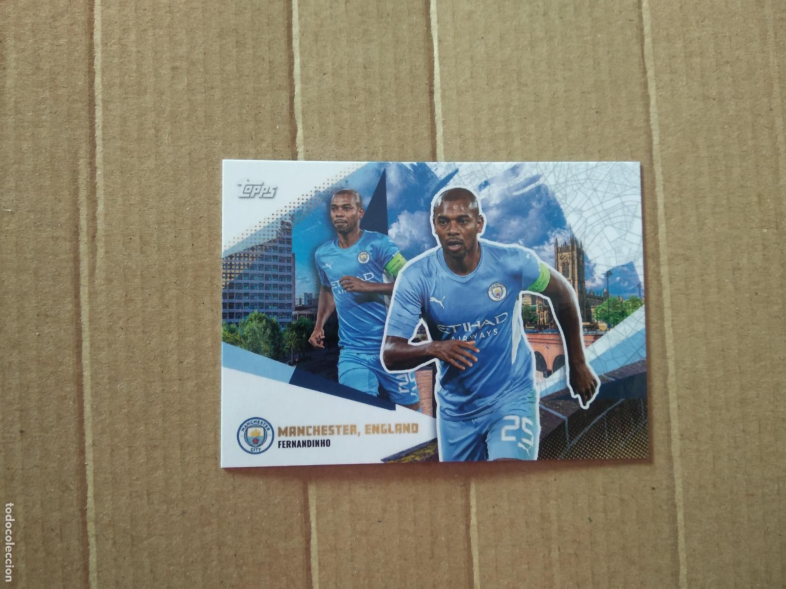 Sports collectibles: FERNANDINHO MANCHESTER CITY CROMO TARJETA FUTBOL TOPPS 2022