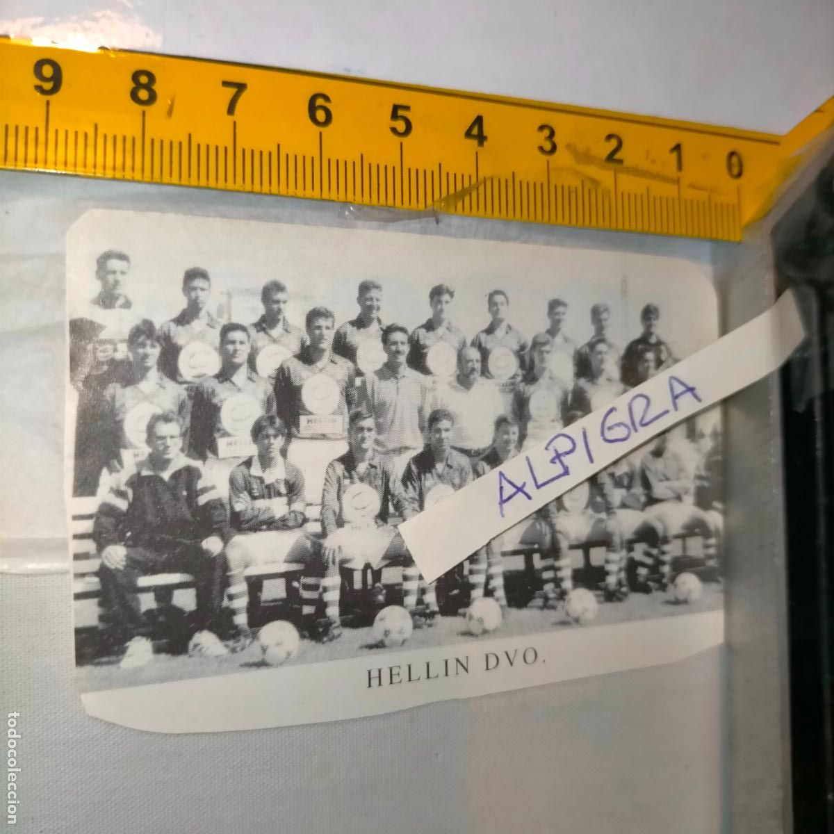 Sammelleidenschaft Sport: CLIPPING ANTIGUO RECORTE DE FUTBOL EQUIPO ALINEACION LIGA PLANTILLA JUGADORES - HELLIN DEPORTIVO