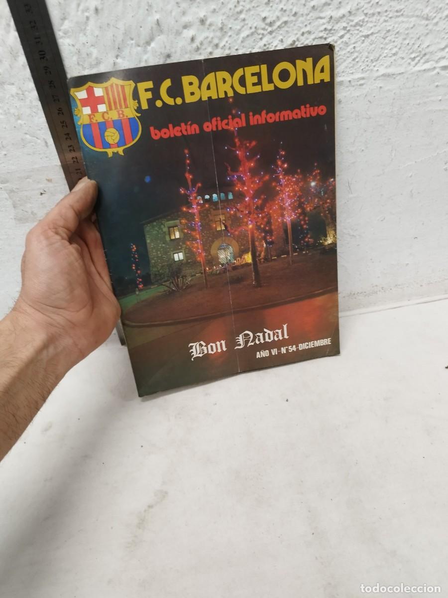 Coleccionismo deportivo: Antigua revista, del Bar&ccedil;a, Futbol club Barcelona. Bon Nadal,con poster publicidad tabaco