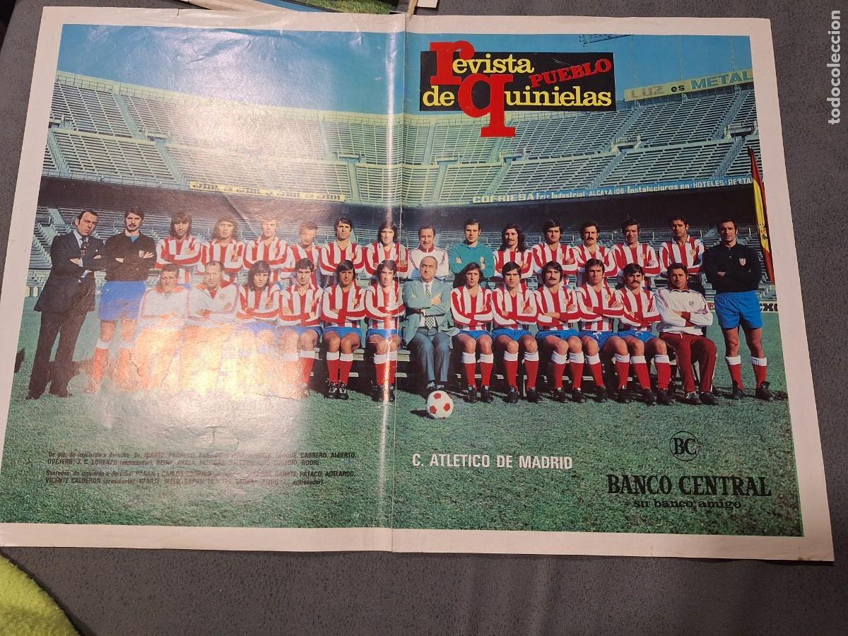 Coleccionismo deportivo: Revista pueblo quinielas poster plantilla at. Madrid 1973 74 Calder&oacute;n aragon&eacute;s reina banco central