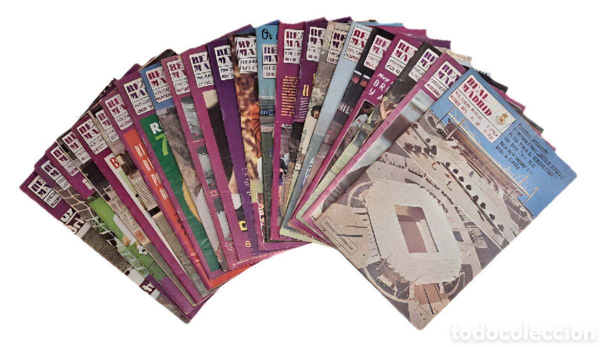 Coleccionismo deportivo: Lote de 23 revistas oficiales REAL MADRID 1973-1977 (sin p&oacute;ster)