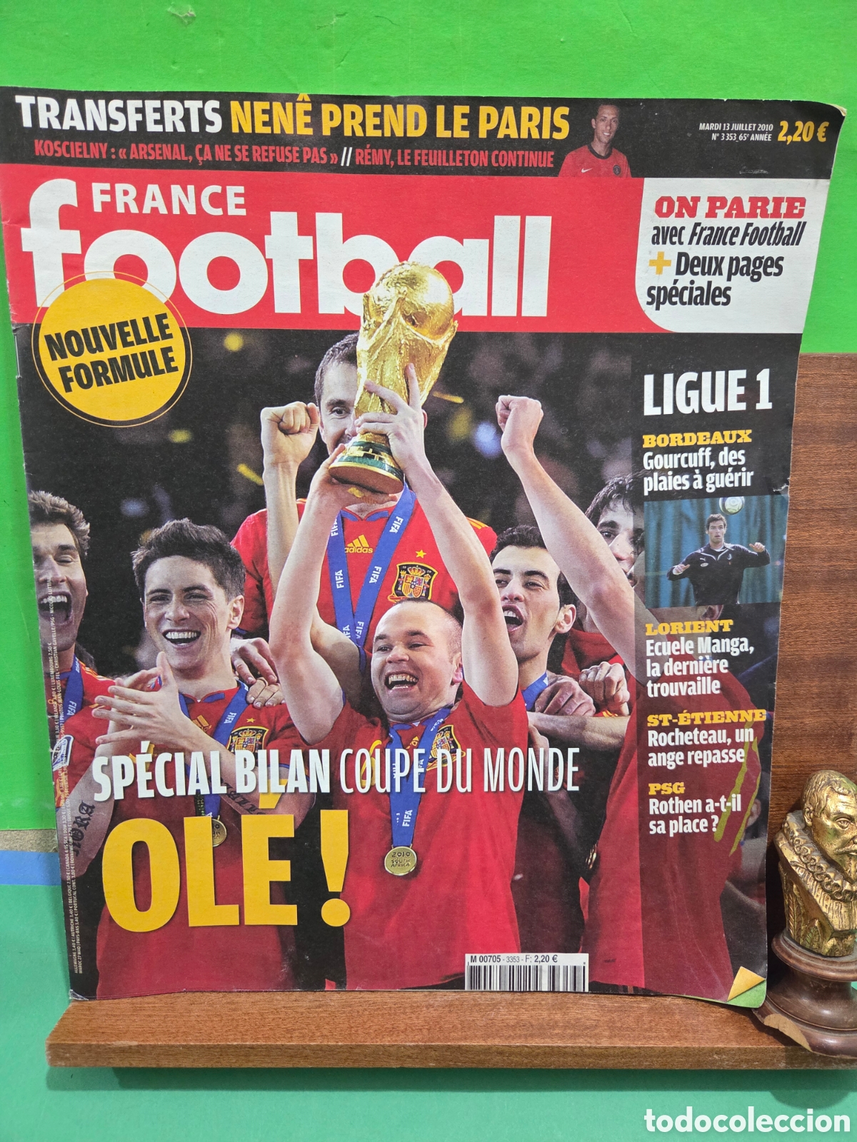 Coleccionismo deportivo: REVISTA..&rdquo;&rdquo;FRANCE FOOTBALL&rdquo;&rdquo;...65 ANN&Egrave;E..N&deg;3353...2010...
