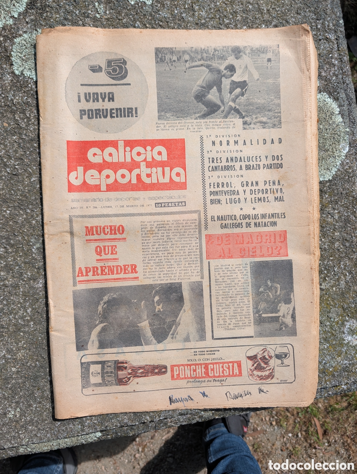 Sports collectibles: ​Semanario GALICIA DEPORTIVA N&ordm; 206 - A&ntilde;o 1975 - Especial Real Club Celta - Juan &rdquo;El Gran Capit&aacute;n