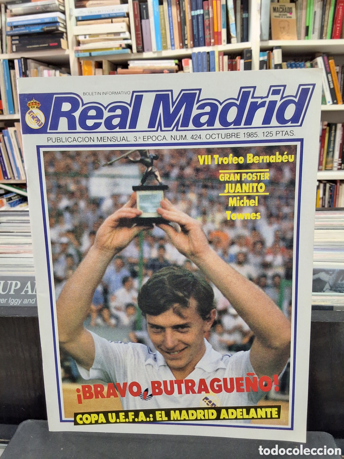 Sports collectibles: REAL MADRID - BOLET&Iacute;N INFORMATIVO - OCTUBRE 1985 - REVISTA - CON P&Oacute;STER - ENV&Iacute;O DESDE 1&euro;