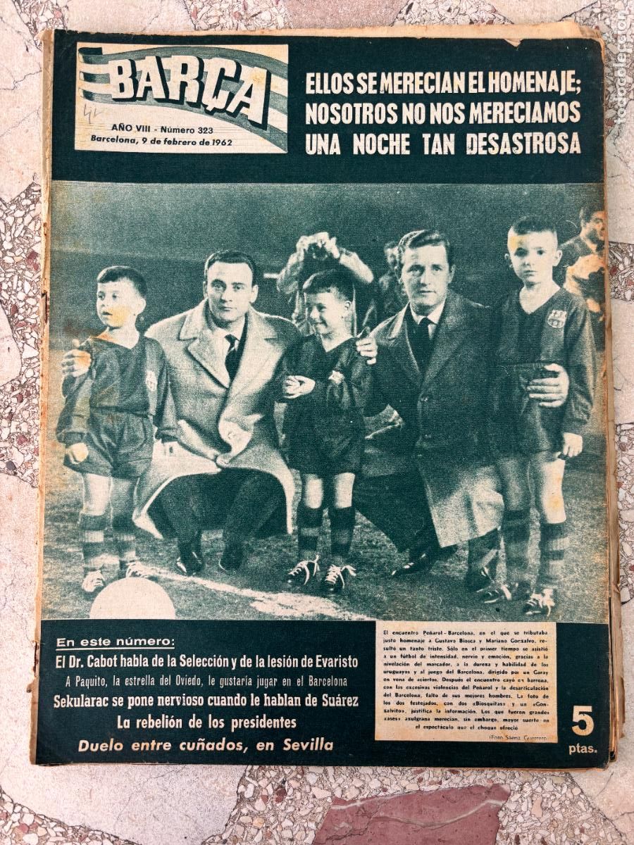Coleccionismo deportivo: BAR&Ccedil;A N&ordm; 323 A&Ntilde;O 1962. DR CABOR. PE&Ntilde;AROL VS BARCELONA. HOMENAJE GUSTAVO BIOSCA Y MARIANO GONZALVO.