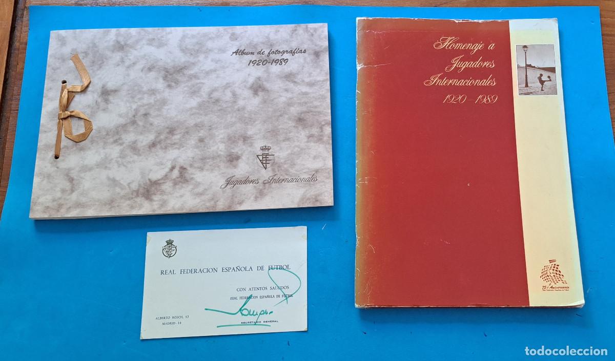 Sports collectibles: HOMENAJE A JUGADORES INTERNACIONALES 1920 - 1989 - CON TARJETA FIRMADA Y &Aacute;LBUM DE IM&Aacute;GENES