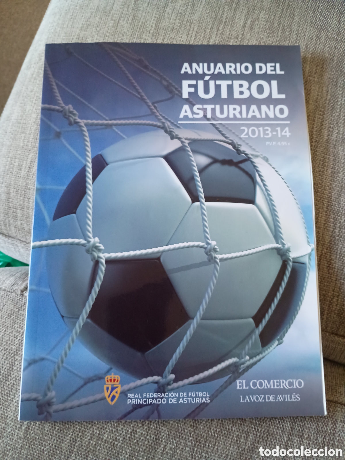 Coleccionismo deportivo: 3.5 anuario 2013-14 del f&uacute;tbol asturiano. El Comercio y La Voz de Avil&eacute;s. Asturias
