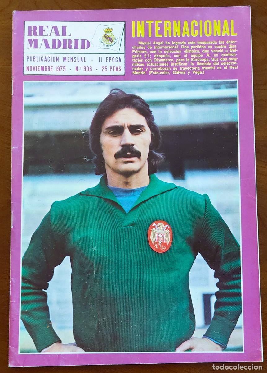 Coleccionismo deportivo: REVISTA REAL MADRID N&ordm; 306 NOVIEMBRE 1975 - MIGUEL &Aacute;NGEL INTERNACIONAL - POSTER DE GUERINI