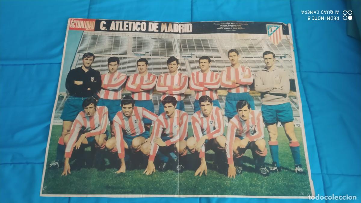 Coleccionismo deportivo: ATLETICO DE MADRID POSTER LA ACTUALIDAD ESPA&Ntilde;OLA