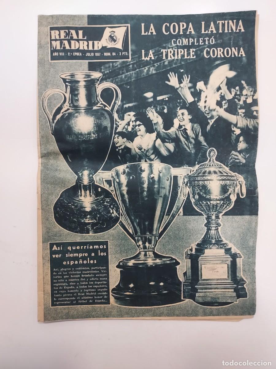 Coleccionismo deportivo: Revista Real Madrid Julio 1957 n&ordm; 84. Copa Latina triple Corona. Campe&oacute;n, fotos final con Benfica