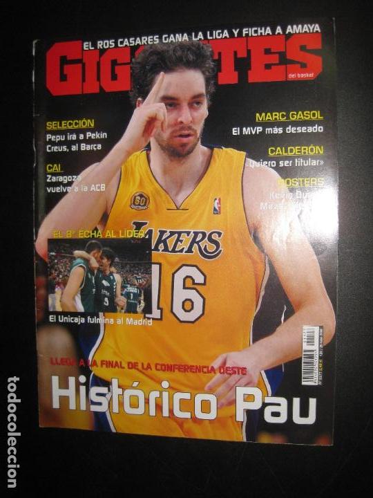 Coleccionismo deportivo: GIGANTES DEL BASKET N&ordm; 1177. POSTERS: KEVIN DURANT Y MIRZA TELETOVIC. MAYO 2008