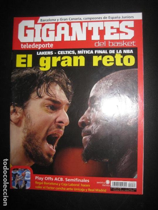 Coleccionismo deportivo: GIGANTES DEL BASKET N&ordm; 1283. LAKERS - CELTICS, POSTERS: RICKY RUBIO Y J.C. NAVARRO. JUNIO 2010