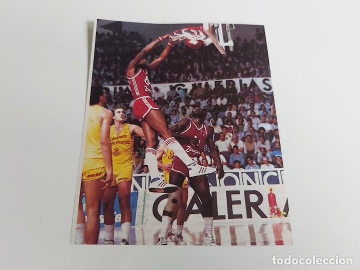 Sports collectibles: RECORTE BALONCESTO MATE JUGADOR RILEY PERTENECE AL PARTIDO CAI ZARAGOZA-ESTUDIANTES  1986
