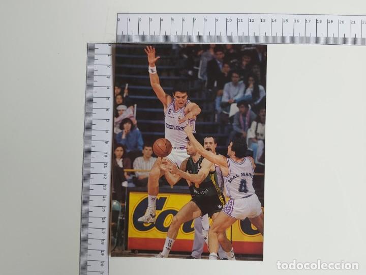 Collectionnisme sportif: RECORTE BALONCESTO VILLACAMPA Y ROMAY  PERTENECIENTE AL PARTIDO ENTRE REAL MADRID-RAM JOVENTUT 1990