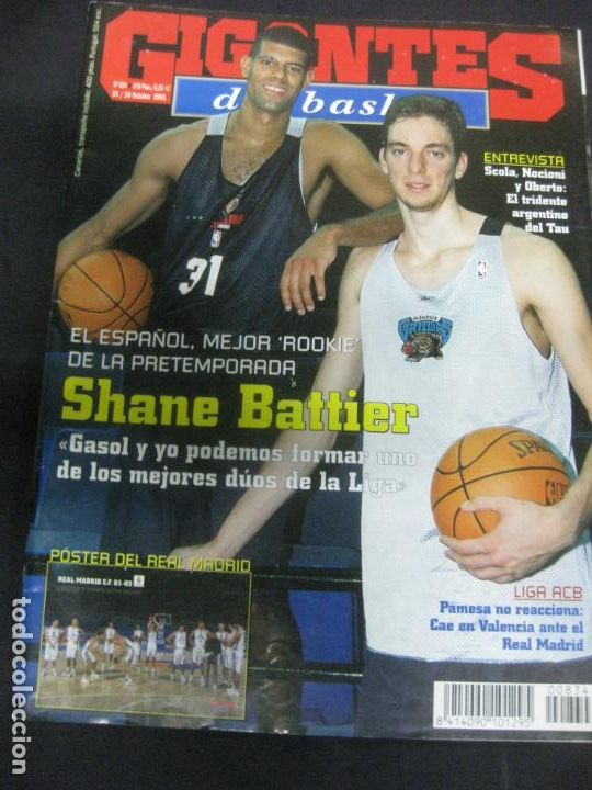 Colecionismo desportivo: GIGANTES DEL BASKET, N&ordm; 834. OCTUBRE 2001. POSTER: REAL MADRID CF 01-02. GASOL MEJOR ROOKIE ...