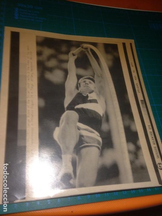 Sports collectibles: SERGEI BUBKA AT WORLD CHAMPIONSHIPS IN TOKYO 29-AGOSTO-1991- TELEFOTO SATELITE ATLANTICO EFE