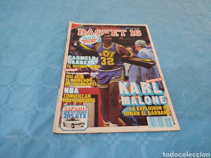 Coleccionismo deportivo: REVISTA BASKET 16. N&deg; 31 KARL MALONE P&Oacute;STER KARL MALONE CON PEGATINA.