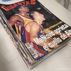 Coleccionismo deportivo: COLECCIÓN DE 86 REVISTAS ''GIGANTES DEL BASKET'' (1994-97 Y 2002-04) - NBA. Lote 340886248