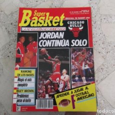 Collezionismo sportivo: SUPER BASKET Nº 24, 1990, POSTER A.C.GREEN, JORDAN CONTINUA SOLO, MAGIC EL MAS COMPLETO, RILEY-BROWN. Lote 347901188