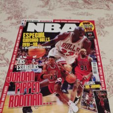 Coleccionismo deportivo: REVISTA NBA 226 POSTER MICHAEL JORDAN ESPECIAL CHICAGO BULLS 1991-98. Lote 375297859