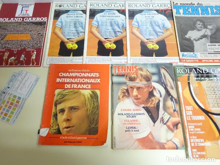 Sports collectibles: LOTE DOCUMENTOS REVISTAS GU&Iacute;AS ROLAND GARROS TENIS ABIERTO FRANCIA A&Ntilde;OS 70 Y 80. 1,85KG