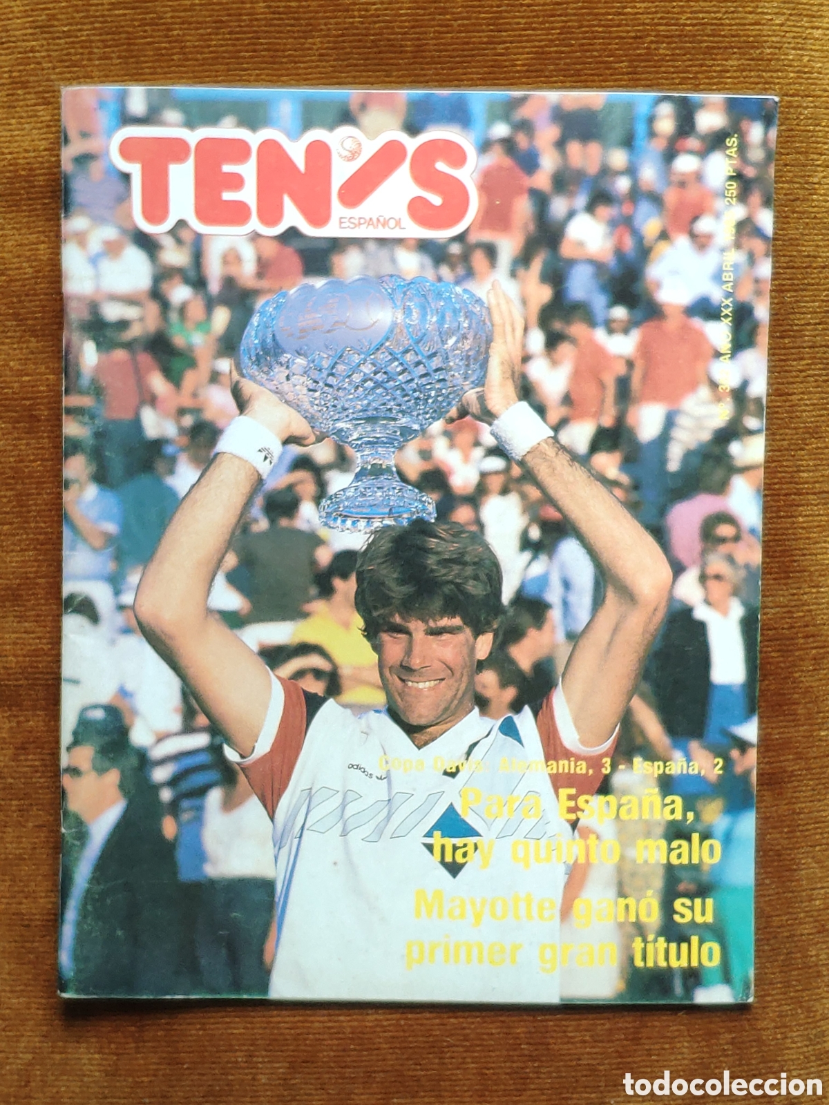 Coleccionismo deportivo: Revista &rdquo;TENIS ESPA&Ntilde;OL&rdquo; n&ordm; 352 (abril 1985) * Poster Kevin Curren