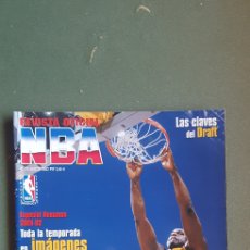 Coleccionismo deportivo: NBA 120 REVISTA OFICIAL DE LA NBA CON SUPERPOSTER NBA MICHAEL JORDAN