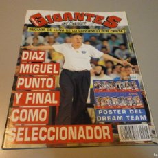 Coleccionismo deportivo: REVISTA GIGANTES DEL BASKET Nº 355 AÑO 1992 CON POSTER DEL DREAM TEAM MICHAEL JORDAN