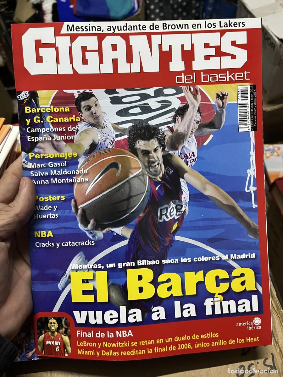 Coleccionismo deportivo: REVISTA GIGANTES DEL BASKET # 1335 JUNIO 2011 BARCELONA POSTER WADE HUERTAS