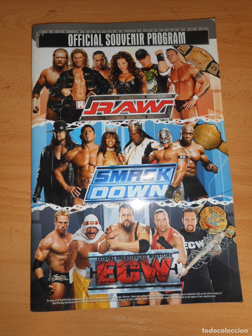 Coleccionismo deportivo: WWE OFFICIAL SOUVENIR PROGRAM (2006) -EN INGL&Eacute;S-