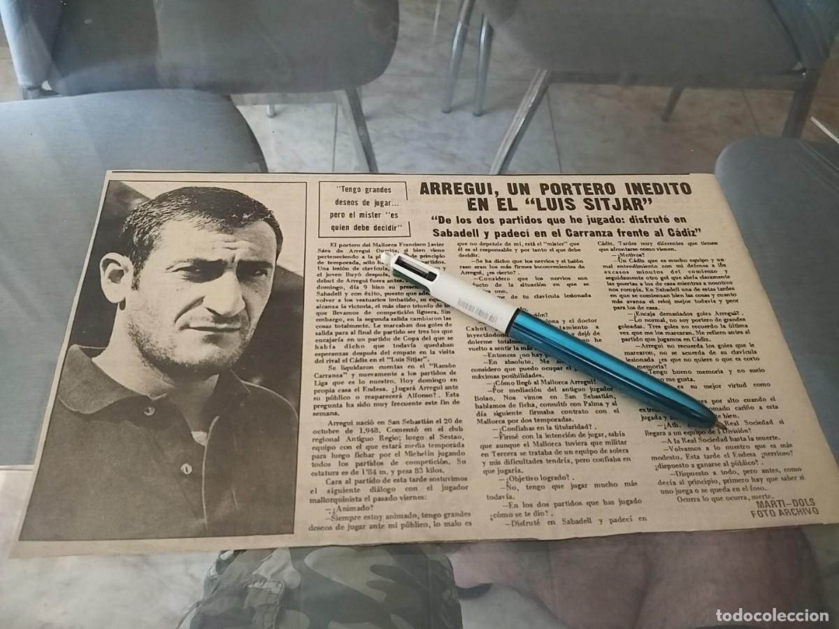 Coleccionismo deportivo: FRANCISCO JAVIER S&Aacute;EZ DE ARREGUI PORTERO INEDITO DEL MALLORCA LLUIS SITJAR RECORTE PERIODICO 1975