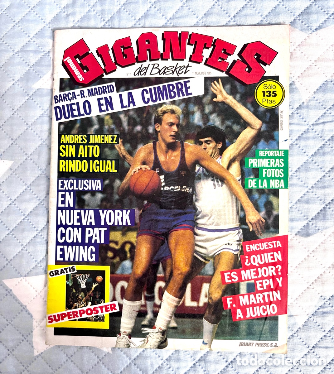 Coleccionismo deportivo: JOYA - Revista GIGANTES DEL BASKET N&ordm; 1 (1985) ORIGINAL . S&Uacute;PER P&Oacute;STER INTACTO Y GRAPADO