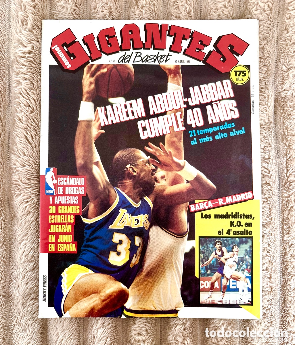 Coleccionismo deportivo: REVISTA 76 GIGANTES DEL BASKET ORIGINAL 40 a&ntilde;os Kareem Abdul-Jabbar - &iexcl;COMO NUEVA! CON P&Oacute;STER
