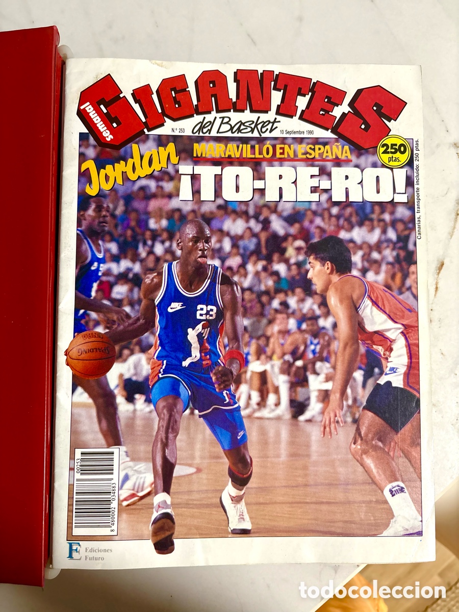 Coleccionismo deportivo: Revista 253 Gigantes del Basket (1990) - Con P&oacute;ster e Interior Impecable de JORDAN EN ESPA&Ntilde;A