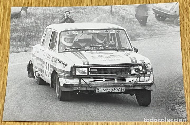 Coches: ANTIGUA FOTOGRAFIA DEL CORREDOR AUTOMOVILISTA ESPA&Ntilde;OL PABLO DE SOUSA, 1981, MIDE 18 X 13 CMS.