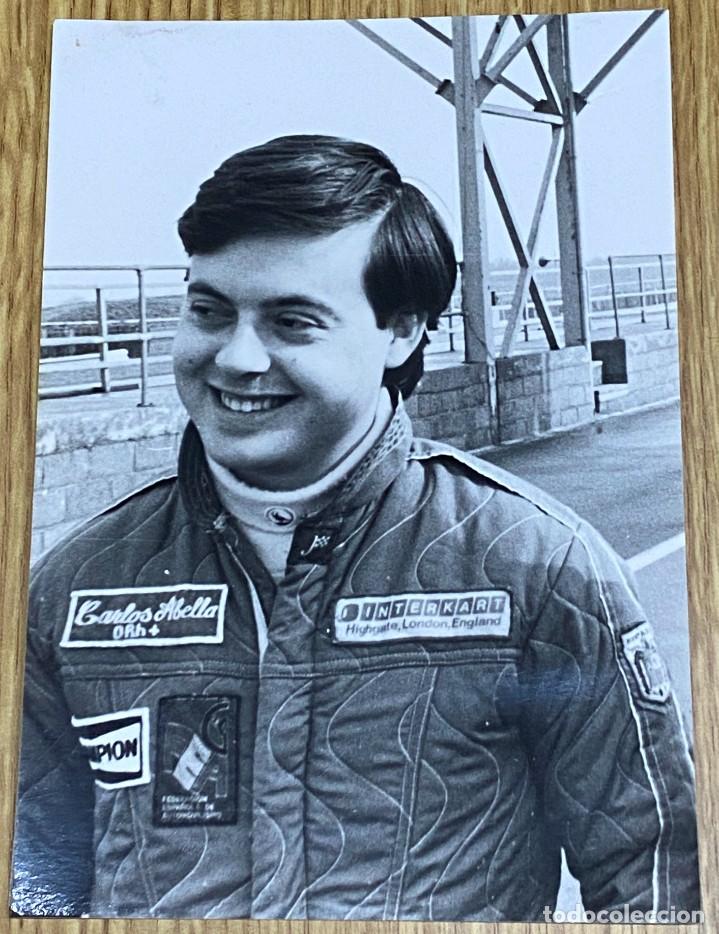 Voitures: ANTIGUA FOTOGRAFIA DEL CORREDOR AUTOMOVILISTA ESPA&Ntilde;OL CARLOS ABELLA, 1984, MIDE 18 X 13 CMS.