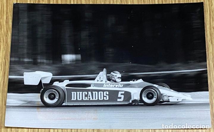 Voitures: ANTIGUA FOTOGRAFIA DEL CORREDOR AUTOMOVILISTA ESPA&Ntilde;OL CARLOS ABELLA, 1984, MIDE 18 X 13 CMS.