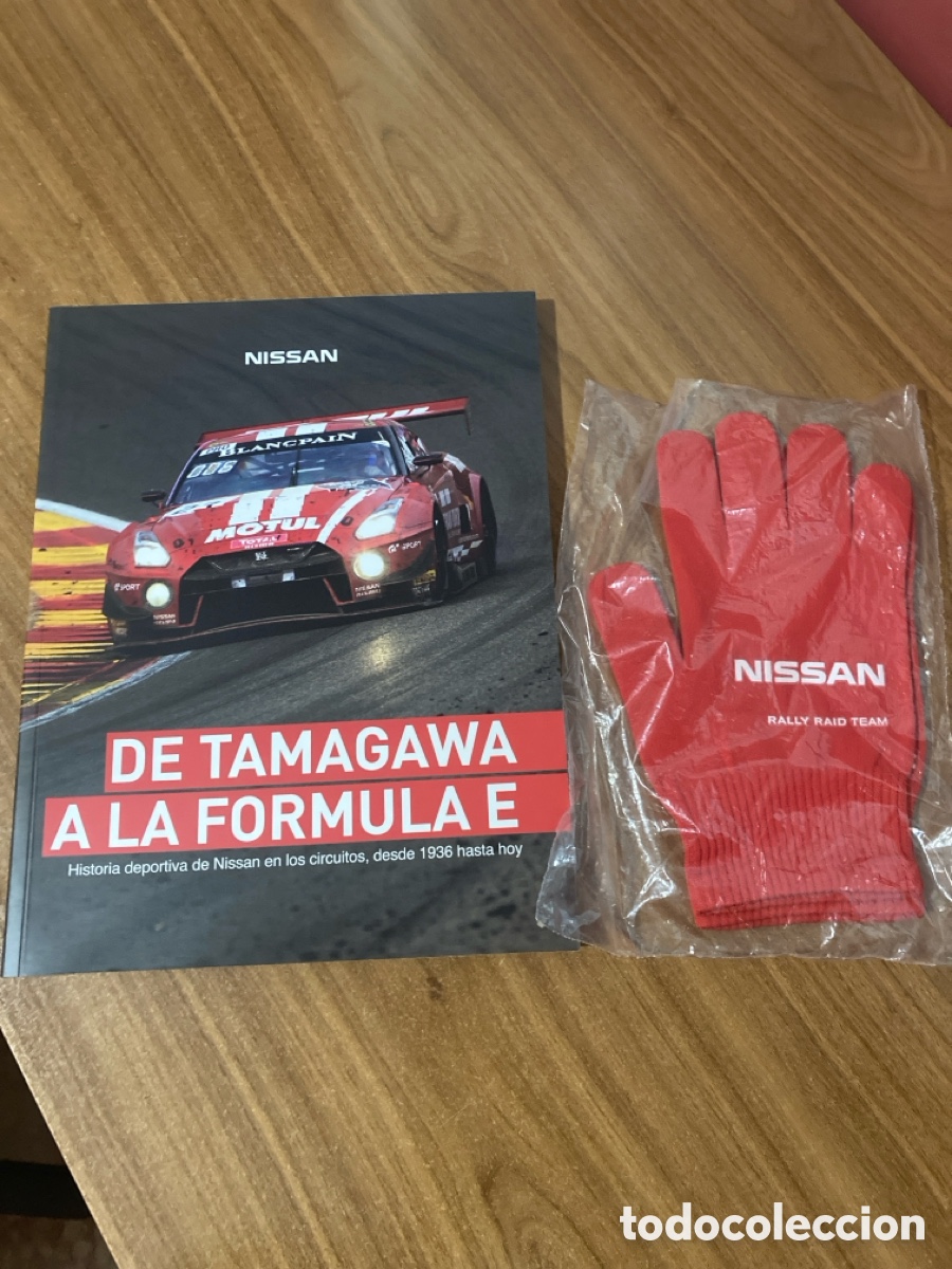 Coches: Libro Nissan competici&oacute;n y guantes Rally RAID
