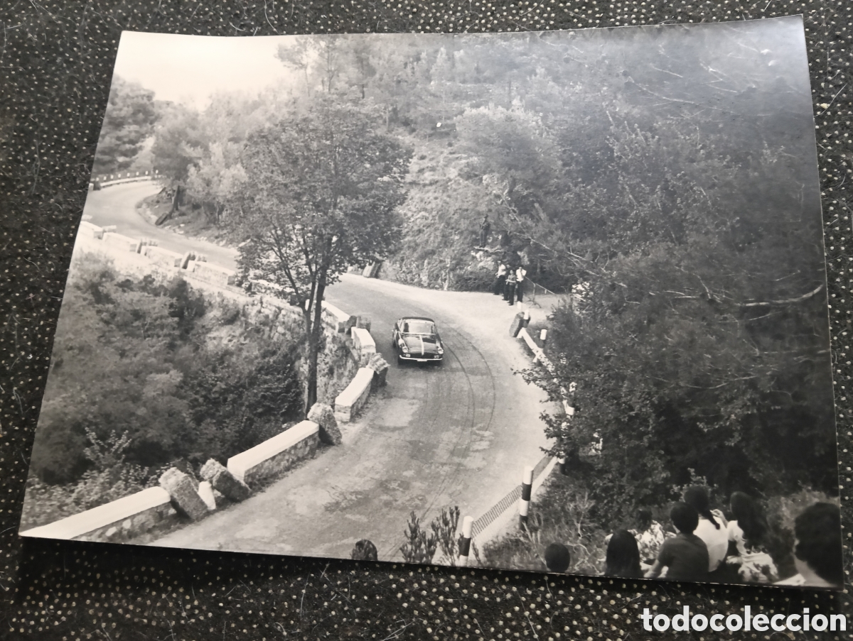 Coches: Fotograf&iacute;a de un Fiat 1750 Nardi Coup&eacute; , en el Rally San Cugat - Tibidabo en los a&ntilde;os 60, patrocinad