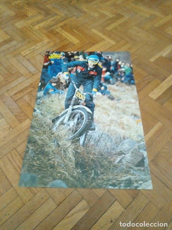Coches y Motocicletas: POSTER SOLO MOTO ACTUAL A&Ntilde;O 1977. ULF KARLSON. MONTESA. MEDIDAS 30X45 CM APROX.